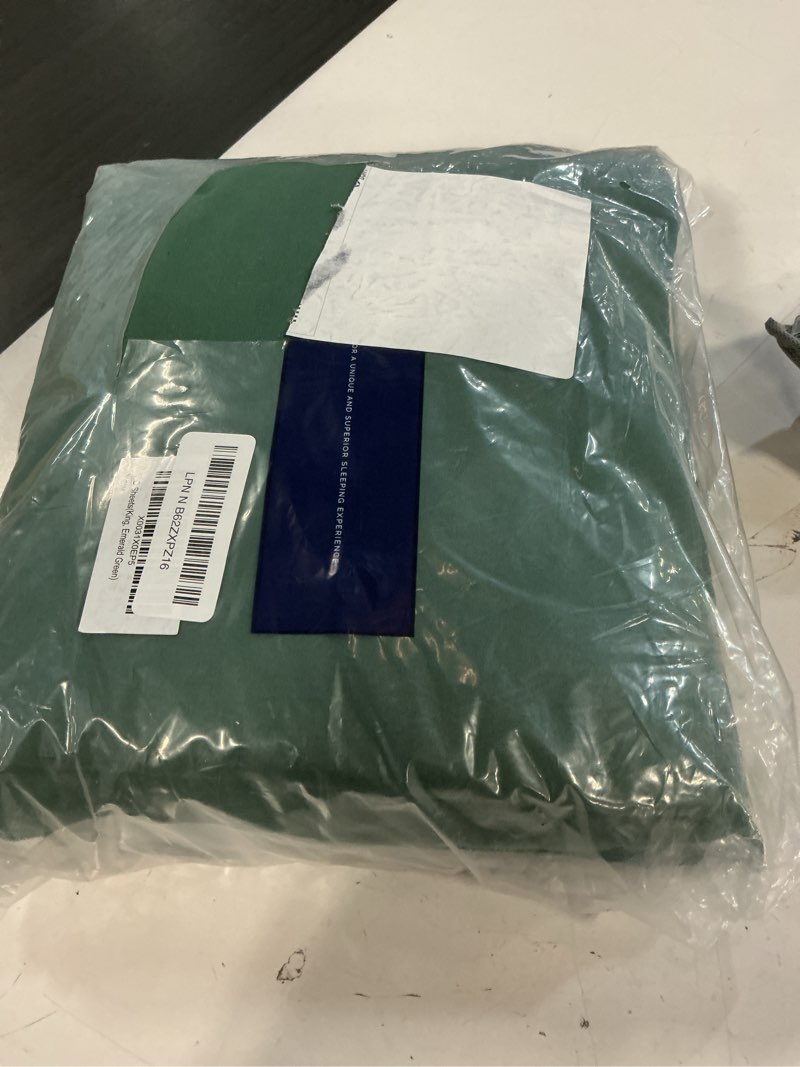 Condition photo showing Good Condition for king size 4 piece sheet set - comfy breathable & cooling bed sheets set - hotel luxury bedding for women, men, kids & teens - deep pockets, easy-fit, soft and wrinkle free - oeko-tex - emerald green 17 - emerald green king