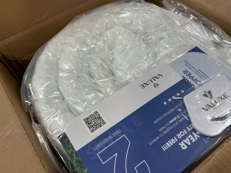 Condition photo showing New/Like New for 3 inch gel memory foam mattress topper queen size high density cooling pad pressure relief bed topper (with removable & washable bamboo cover) queen 3 inch white