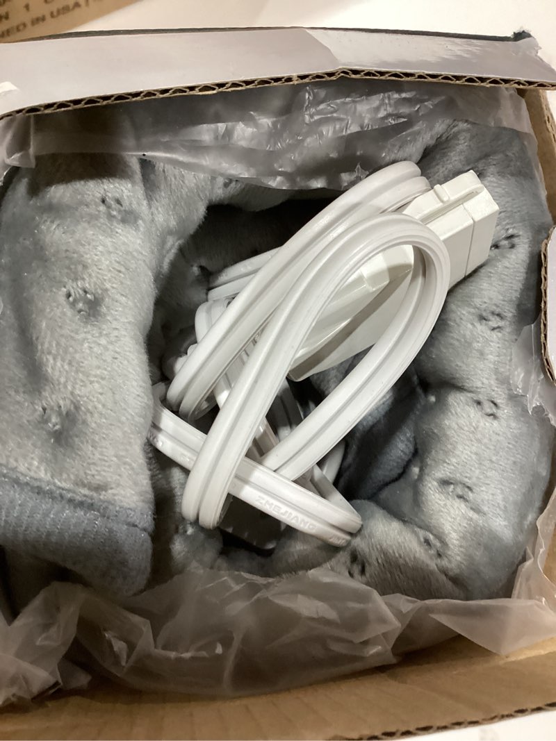 Condition photo showing New/Like New for large heating pad, 21"x41" extra large heating pad for back pain relief electric heating for period cramps shoulders pain relief moist/dry heat 10 heat setting auto shut off gift for women men