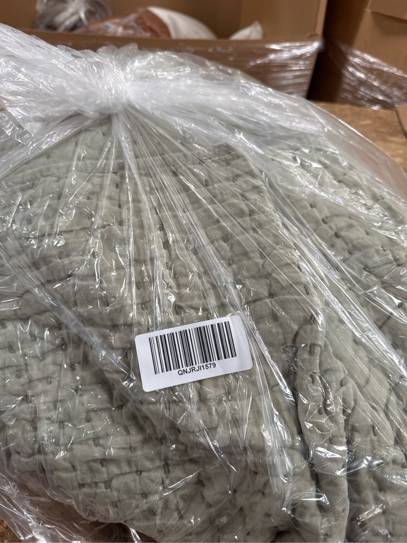 Condition photo showing Good Condition for european linen cotton stitch quilt, king/cal king, willowleaf
