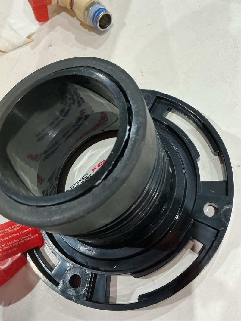 Condition photo showing As Is for (used)bride de rechange oatey en plastique abs noir de 4 po de diamètre 43650c - rona