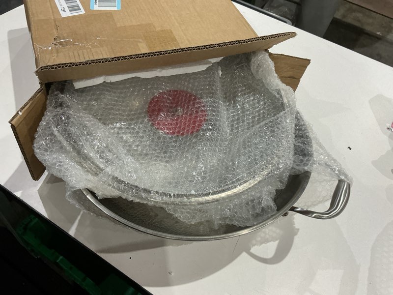 Condition photo showing Good Condition for 14 inch titanium hammered wok with double handles, frying pans nonstick, non-stick wok, scratch-resistant non stick titanium pans for cooking,with lid withlid