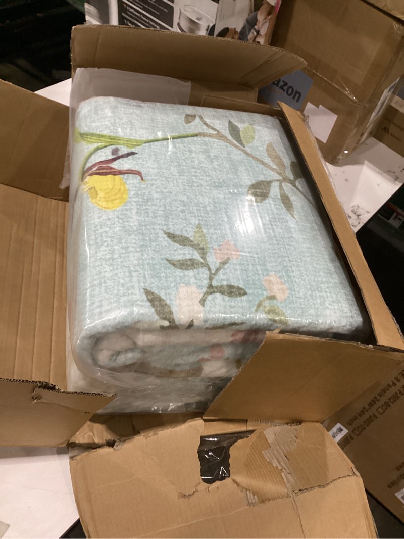 Condition photo showing New/Like New for jinchan Floraison 8x10 Area Rugs Floral Washable Carpet Indoor Non Slip Soft Chinoiserie Stain Restistant Large Low Pile Boho Design Rug for Living Room Bedroom Dining Room Blue/Pink 8' x 10' (Rectangular) Floral Blue/Pink