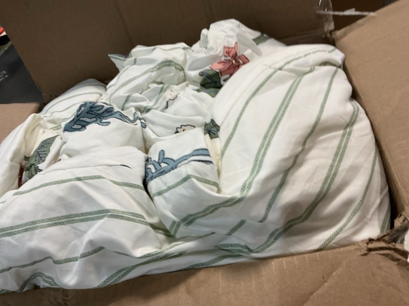 Condition photo showing Good Condition for Bedsure Comforter Set King Size - Cute Floral Bedding Comforter Set, 3 Pieces, 1 Soft Reversible Coconut White Botanical Flowers Comforter and Pillow Shams 01 - Coconut White Floral King