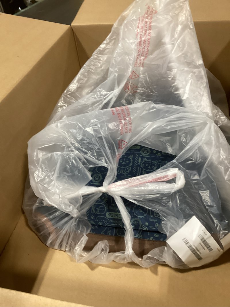 Condition photo showing Good Condition for Similar product blue and light greenExtra Large Cat Carrier Soft Sided, Portable Small Dog Carrier for 2 Cats, 24\"x16.5\"x16\" Car Travel Folding Comfortable Design, Navy Navy with curtain