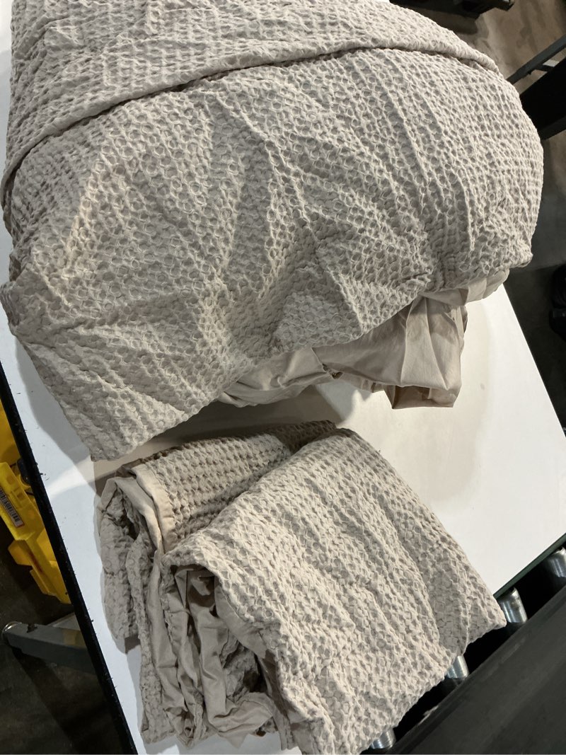 Condition photo showing Good Condition for organic luxe honeycomb duvet cover set, king/cal king, sand