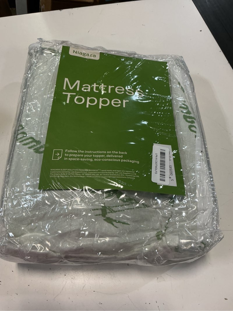 Condition photo showing New/Like New for niagara sleep solution ultra soft twin size mattress topper - viscose made from bamboo pillow top mattress pad for back pain relief - naturally cooling for hot sleepers, green twin 1 green