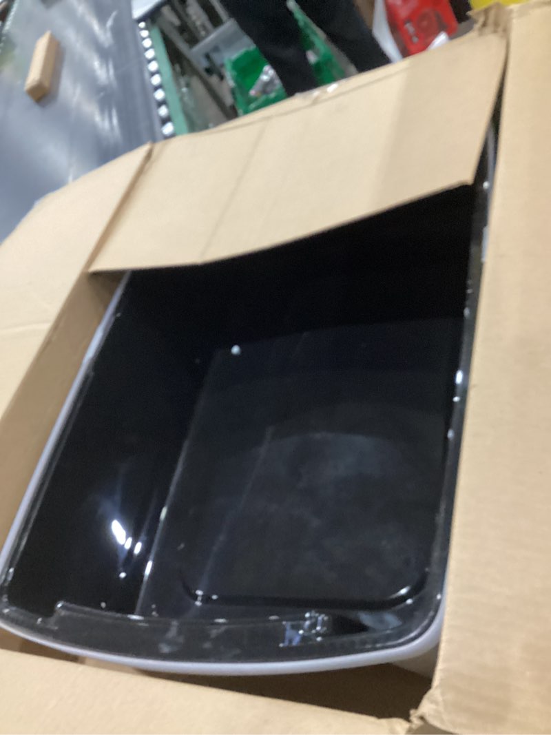 Condition photo showing Good Condition for IRIS USA XX-Large Cat Litter Box, Open Top Extra Large Litter Box for Big Cats and Multi-Cat Households, High Sided Scatter Shield, Easy to Clean, 30"L x 20"W x 14"H, Black XXL Black