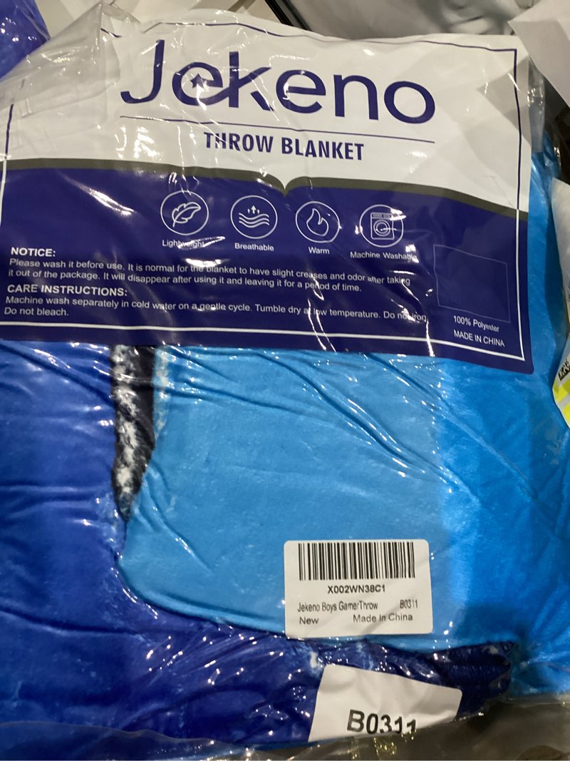 Condition photo showing New/Like New for Jekeno Abstract Throw Blanket, Gifts for Women, Men, Girls, Boys, Teens - Christmas, Birthday, Valentine's Art Decor for Home, Bed, Couch Art 50"x60"