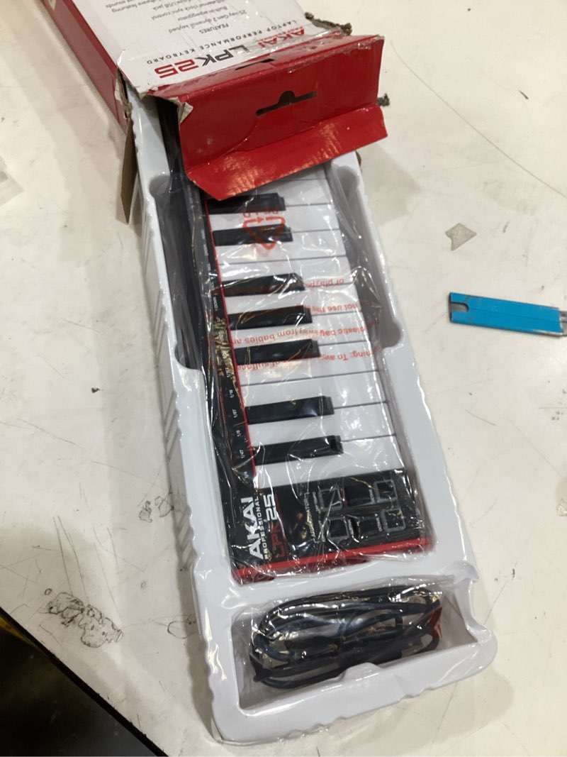 Condition photo showing New/Like New for akai professional lpk25 - usb midi keyboard controller with 25 responsive synth keys for mac and pc, arpeggiator and music production software,black