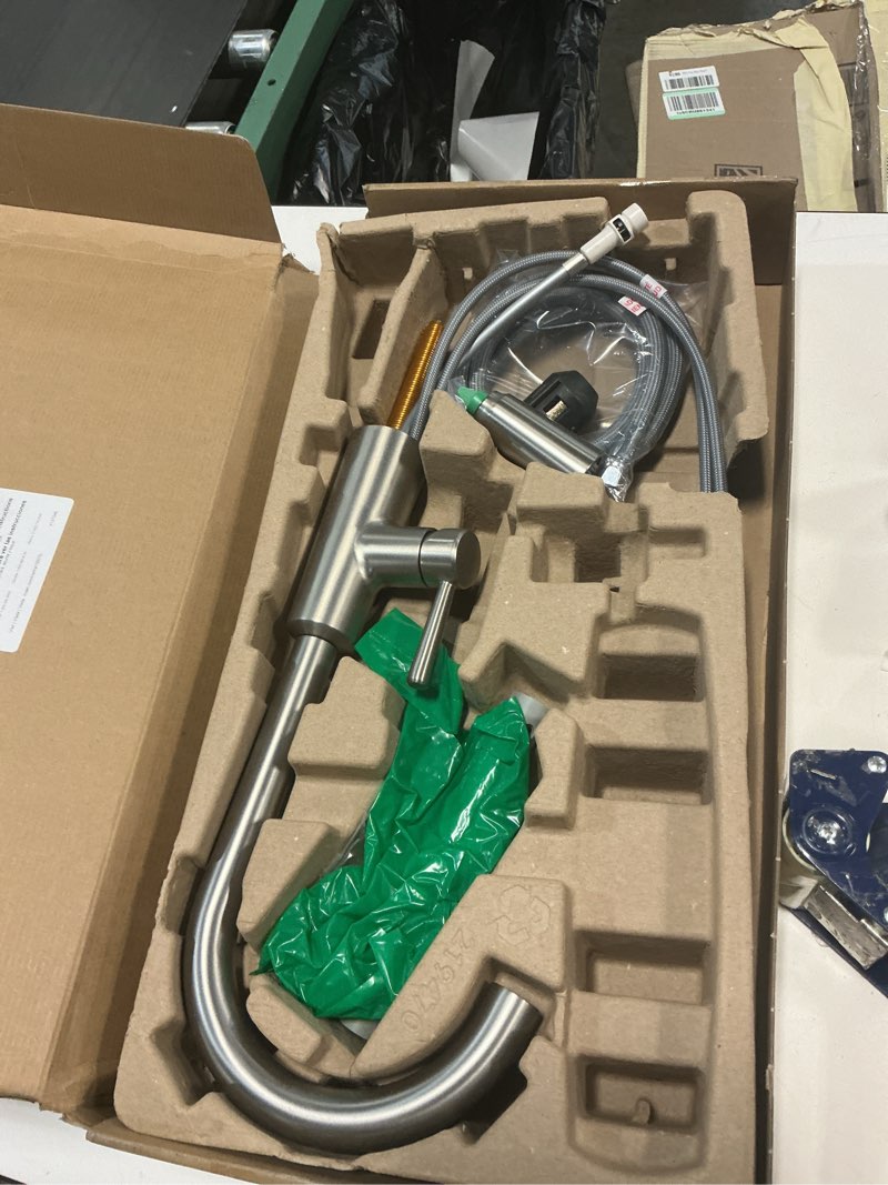 Condition photo showing New/Like New for moen riley spot resist stainless one-handle modern pulldown kitchen faucet featuring power clean and reflex docking system for the spray head, 7402srs standard spot resist stainless