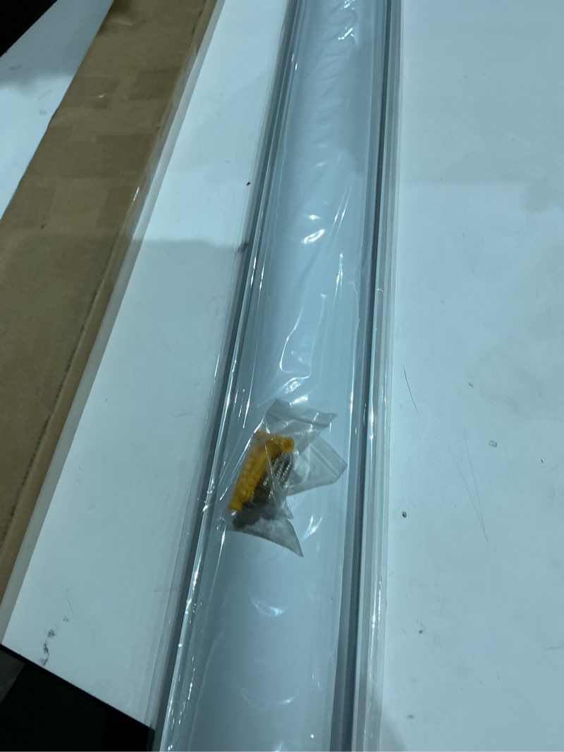 Condition photo showing Good Condition for 78406 front corner beam/strobe 18-c