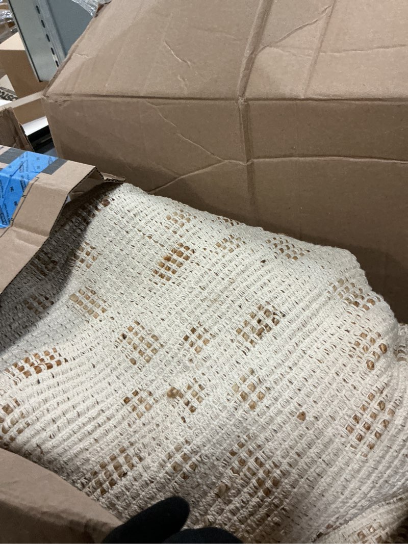 Condition photo showing As Is for loloi chris loves julia judy collection jud-07 natural/ivory 5'-0" x 7'-6" area rug natural / ivory 5' x 7'6" (rectangular)