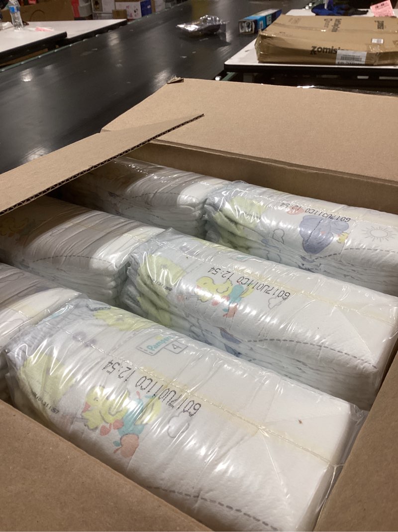 Condition photo showing New/Like New for Pampers Swaddlers Diapers, Size 4 (15-34 lbs), 150 Count, Absorbent, Keeps Baby Dry and Comfortable, Skin Safe Disposable Baby Diaper (Packaging May Vary) Size 4 150