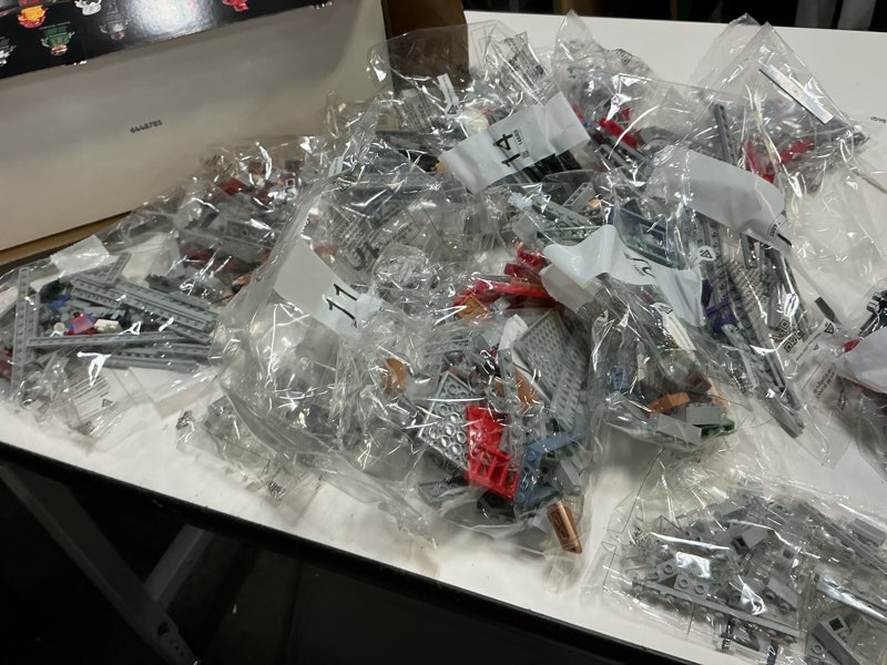 Condition photo showing New/Like New for lego marvel spider-man daily bugle building sets for adults - display as office or book shelf decor - gifts for christmas - 25 minifigures - 76178 standard packaging