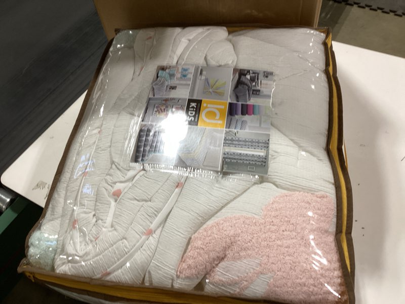 Condition photo showing Good Condition for Intelligent Design Kids Rio Full/Queen Comforter Set – Girls’ Reversible Tufted Chenille Bedding with Pastel Purple Butterflies and Pink Dot, 4pcs F/Q Comforter Multicolor