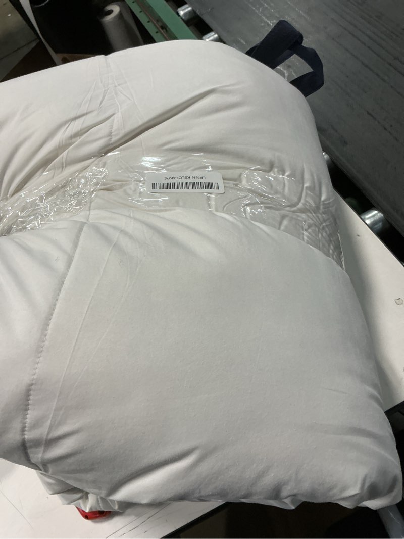 Condition photo showing Good Condition for Serta Goose Feather Down Fiber Cotton Comforter Queen Size - 100% Cotton Duvet Insert - Hotel Luxury Hypoallergenic Bedding Comforter All Season Medium Warmth 90 x 90 Inch White Full/Queen All Season