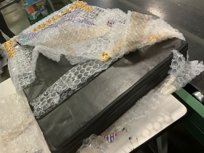 Condition photo showing Good Condition for  Similar Foldable Mechanics Mat for Garage Work, 48 X 16 X 1.2 in Thick EPE Knee Pad Waterproof PU Leather Folding Mat with Carry Handle Portable for Garage, Garden, Home Gym Kneel or Lie Down