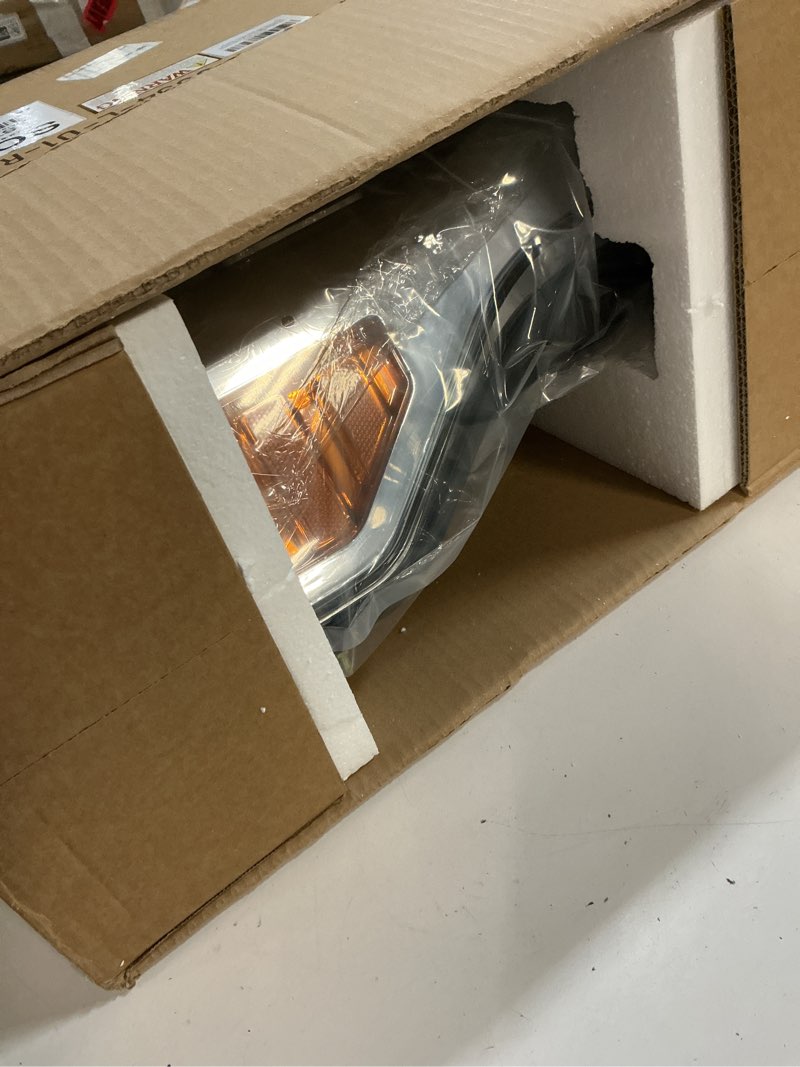 Condition photo showing Good Condition for Headlights for 2017 2018 2019 Ford F250 F350 F450 F550 Super Duty Halogen Headlight Model OE Replacement Headlamp Assembly Clear Lens Chrome Housing with Amber Reflector, Passenger Side