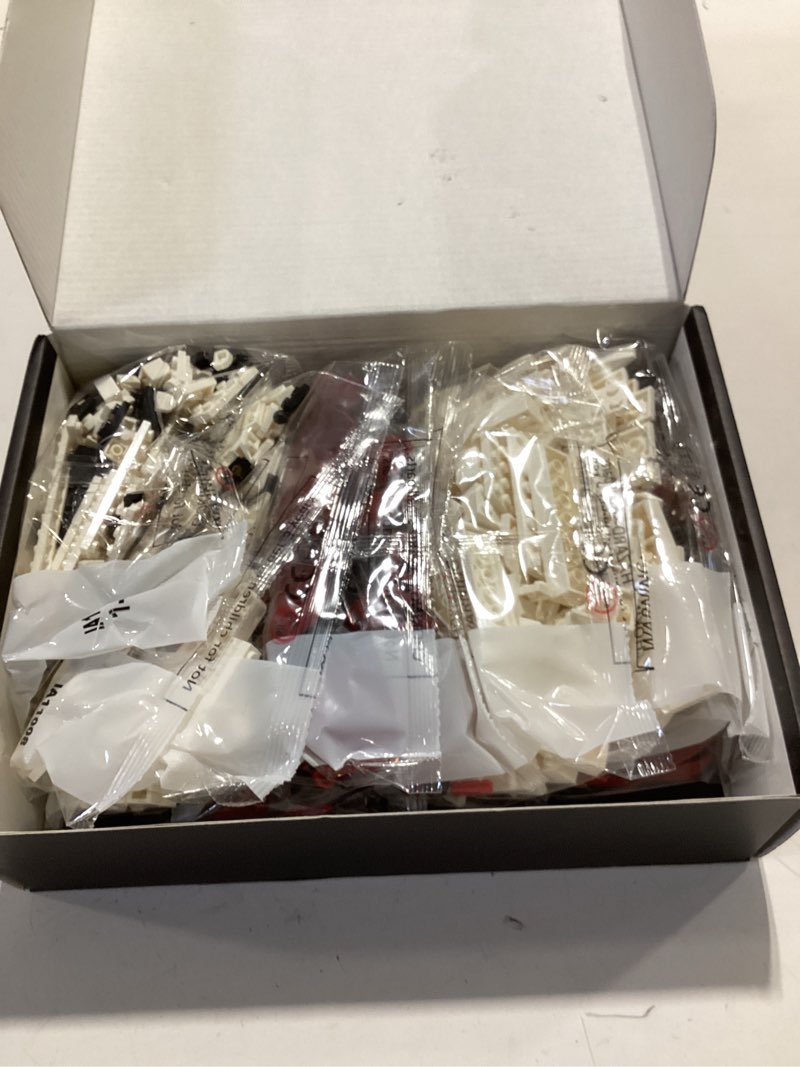 Condition photo showing Good Condition for iATOM Skull Roses Flower Bouquet Building Set, Skull Planter Botanical Collection Kit for Adult, Gift for Christmas, Gothic Horror Skeleton Home Table Centerpiece Decor, IA11008
