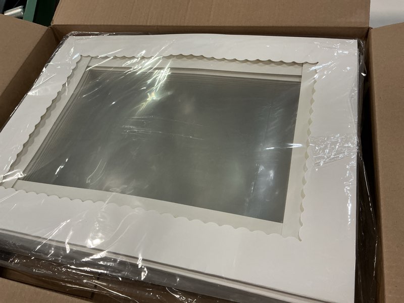 Condition photo showing Good Condition for mefleet 16pcs 19x14x5 half sheet cake boxes with window rectangle 1/2 sheet bakery boxes for pastry baking cake, cupcakes, donuts, cookies, pie treat packaging white large