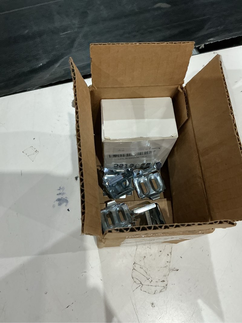 Condition photo showing Good Condition for jetec 6 pieces mini blind brackets for window blinds, with screws (1.18x1.18 inch) 1.18x1.18 inch 6