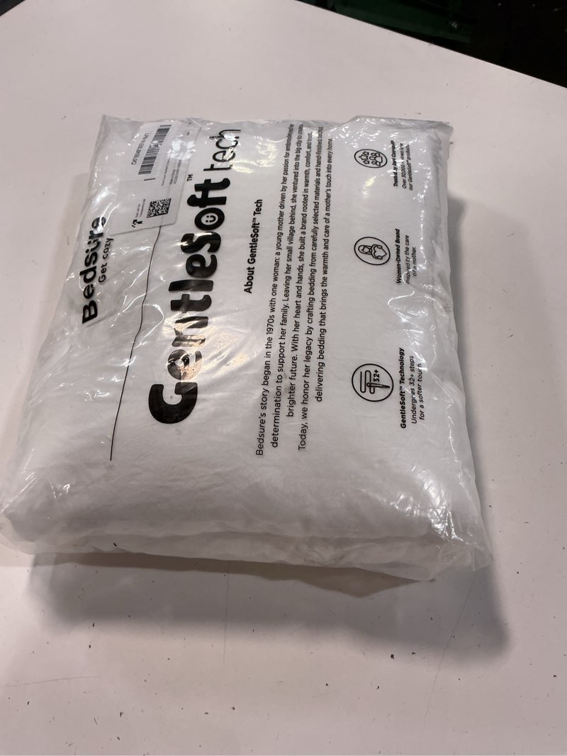Condition photo showing New/Like New for bedsure duvet cover queen size only - prewashed cotton-like polyester extra soft all season bedding, includes 1 duvet cover 90x90 inches with zipper closure, white, (no comforter) 00 - white (only duvet cover) queen (90" x 90")