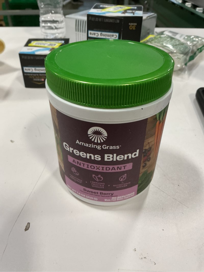 Condition photo showing New/Like New for Amazing Grass Greens Blend Antioxidant: Super Greens Powder Smoothie Mix with Organic Spirulina, Beet Root Powder, Elderberry, Bilberry, Prebioitics & Probiotics, Sweet Berry, 30 Servings (Packaging May Vary) Antioxidant - Sweet Berry 30 Servings (Pack of 1)