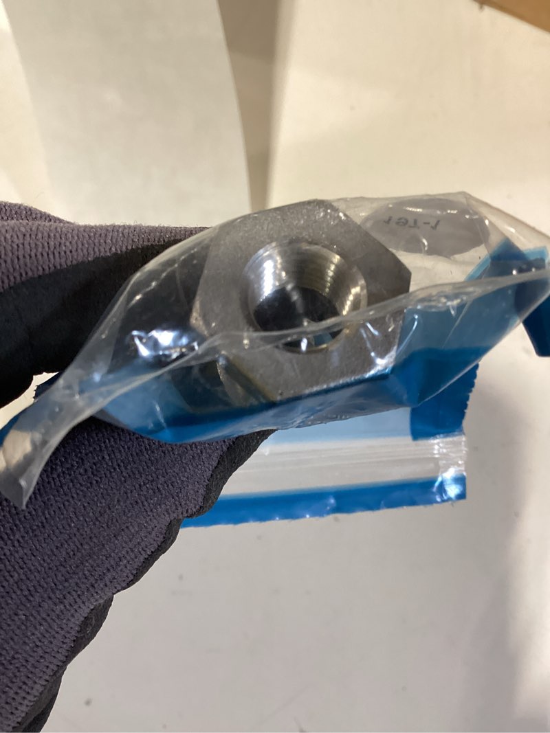 Condition photo showing Good Condition for 1/2" x 1/4" 304 stainless steel class #150 threaded hexagon bushing hex reducing bushing
