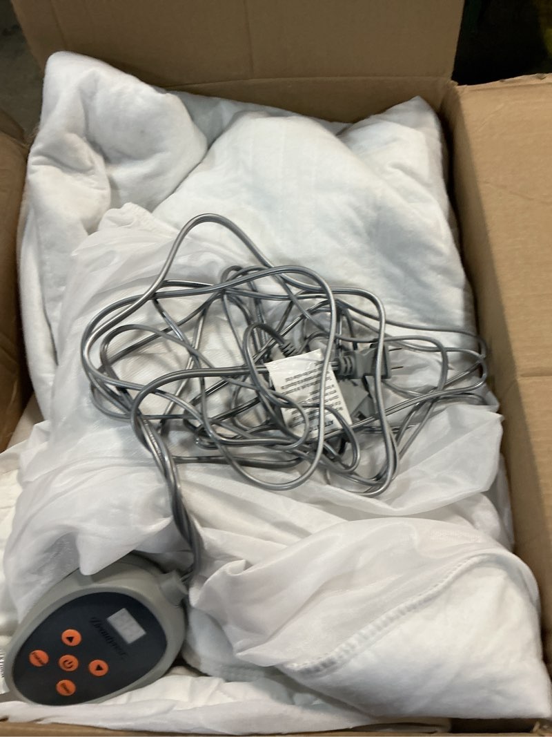 Condition photo showing Good Condition for ((Similar ))Sunbeam Electric Restful Quilted Heated Mattress Pad Twin 75\" x 39\" 12 Heat Settings 12-Hour Auto Shut-Off Extra-Cozy Fabric Deep Pocket Fit Machine Washable White Quilted Vertical Twin
