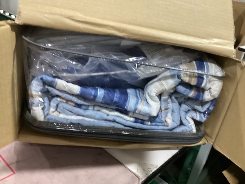 Condition photo showing New/Like New for madison park quilt set cottage coastal design, 6 piece set - all season, coverlet bedspread lightweight bedding layer, shams, toss pillows, king/cal king(104"x94"), blue/white blue/white king/cal king(104 in x 94 in)