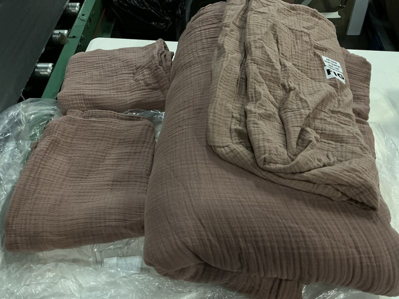 Condition photo showing Good Condition for quince airy gauze duvet cover set king size fig color