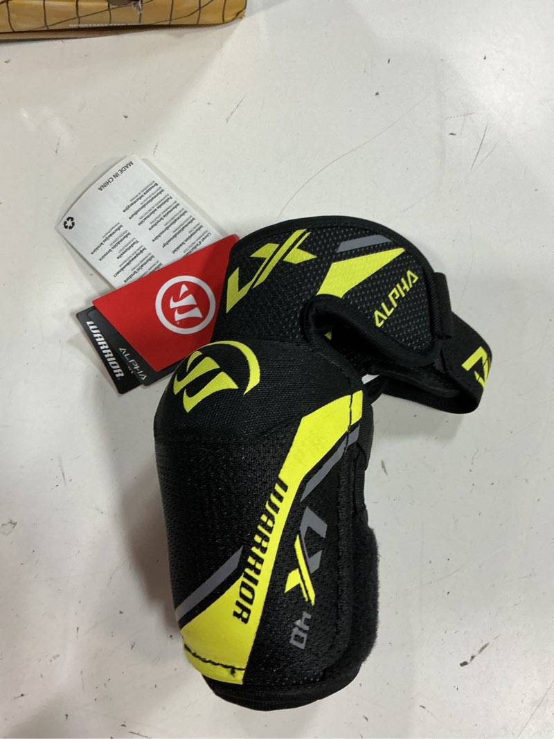 Condition photo showing New/Like New for warrior junior alpha lx 40 elbow pad in black | size: s