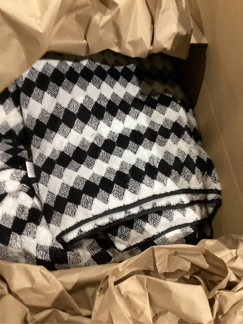 Condition photo showing As Is for 8 Piece Bathroom Towel Set Black White|2 Oversized Large Bath Towels Sheet,2 Hand Towels,4 Washcloths| 600GSM Soft Towel Set for Bathroom Hotel,Highly Absorbent Quick Dry Bath Towel Collections Diamond Black White 8 Piece Towel Set