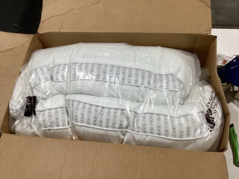 Condition photo showing Good Condition for puredown® Goose Feathers and Down Pillow for Sleeping Hotel Collection Bed Pillows, Gusseted, Standard/Queen, Set of 2 Gusseted Style 1 Standard (Pack of 2)