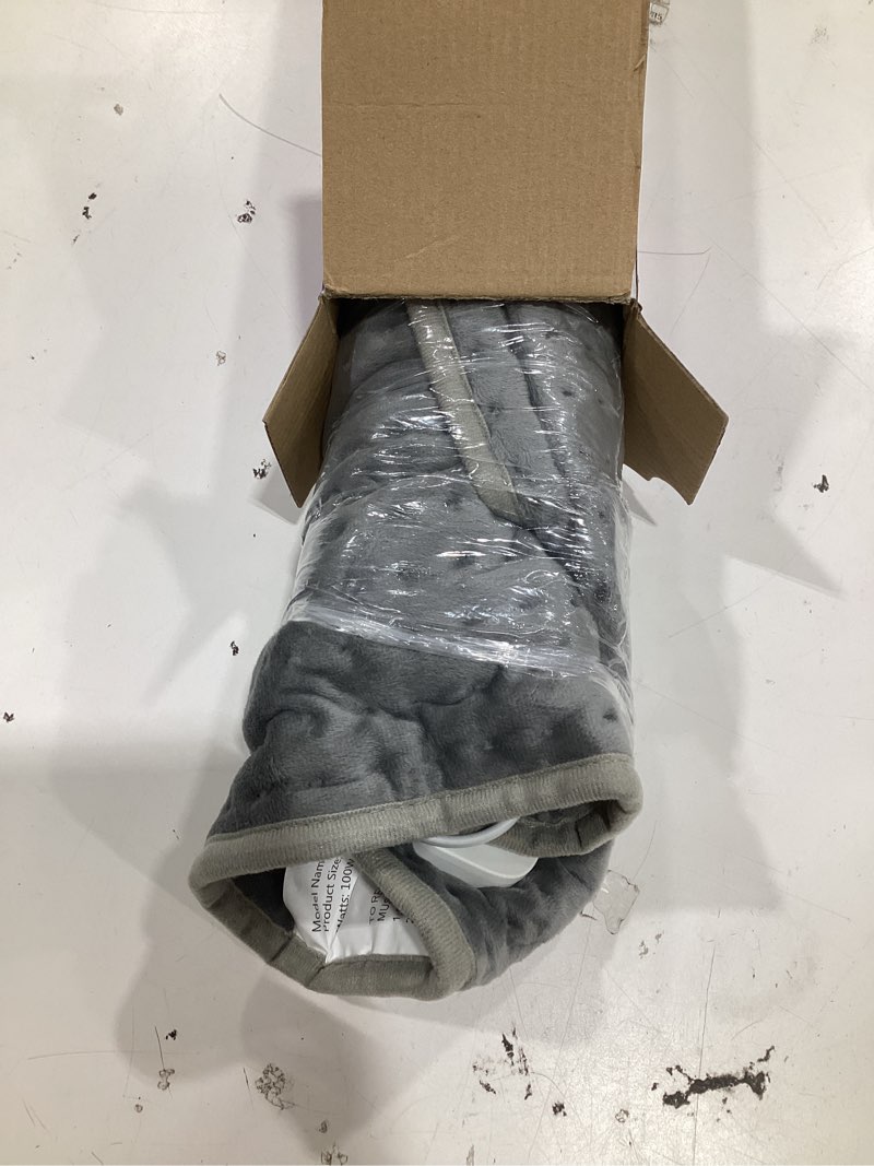 Condition photo showing Good Condition for heating pad for back pain relief 17"x33" large, moist dry heat options, xl electric heating pads, 9 heat settings, machine washable, auto-off, gifts for women, mom, men gray
