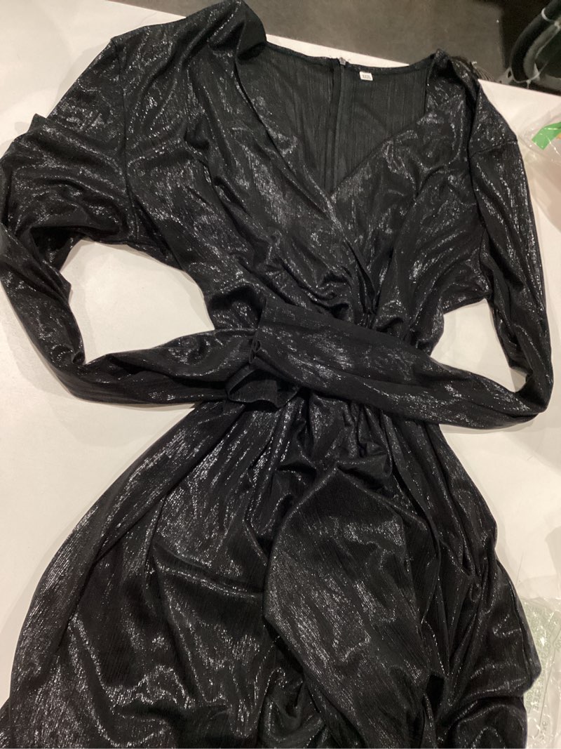 Shimmery black dress long sleeved 