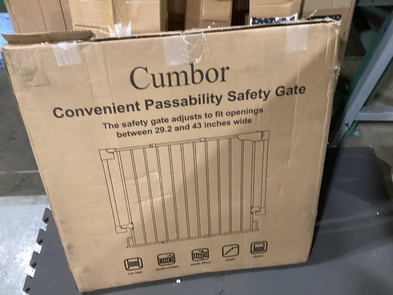 Condition photo showing Good Condition for cumbor saftey gate white