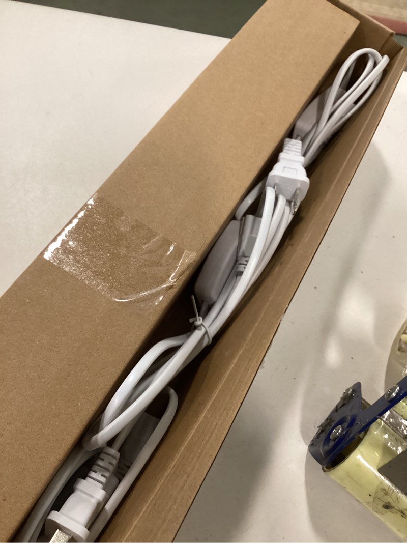 Condition photo showing New/Like New for Ensenior 6-Pack T5 LED Shop Lights, 4FT 2000LM 6500K Super Bright White Integrated Single Fixture, 20W Linkable Utility Commercial Lighting for Gym/Garage/Ceiling/Under Cabinet, Plug & Play 4FT-pack of 6