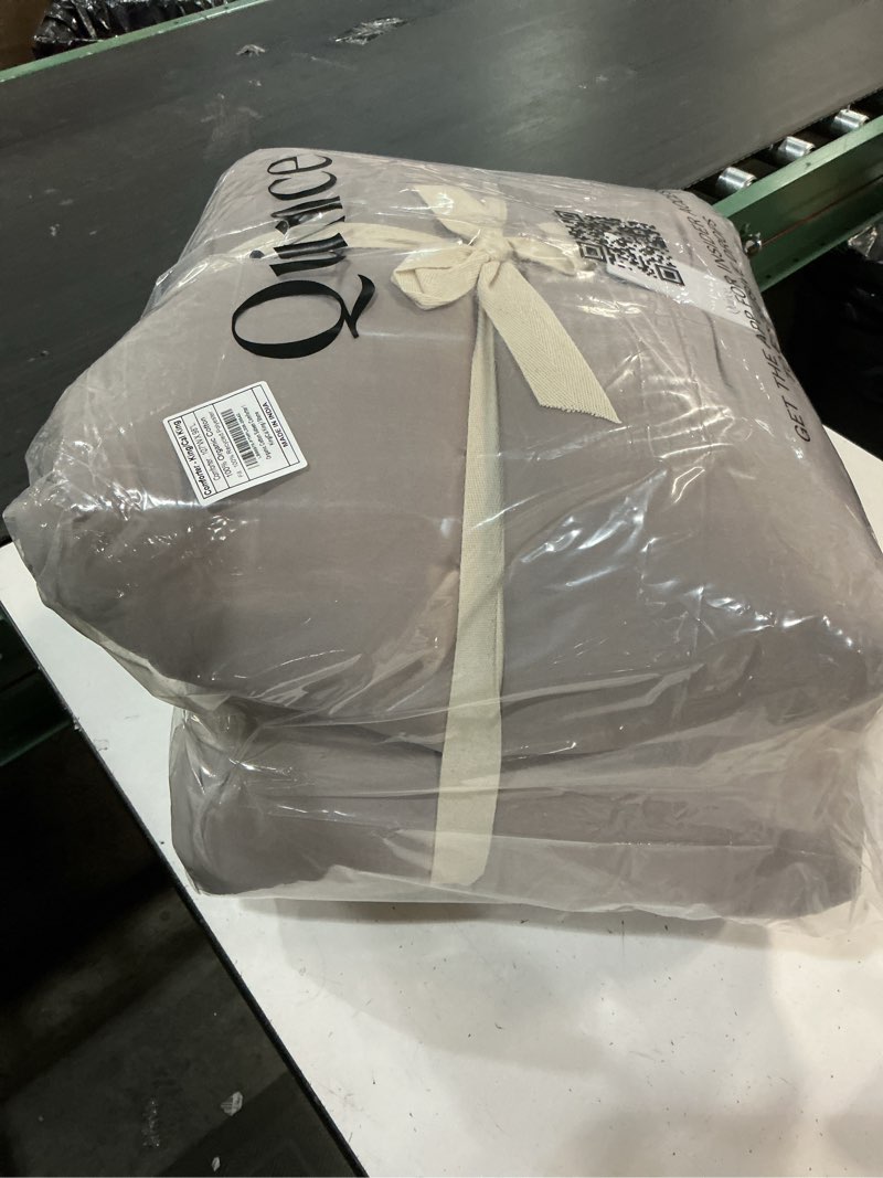 Condition photo showing Good Condition for quince organic cotton sateen comforter color: stone size king