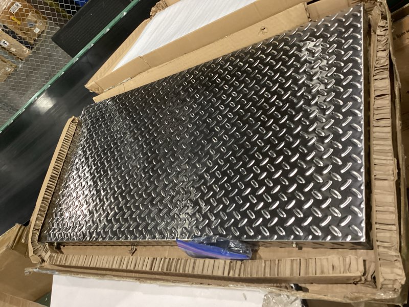 Condition photo showing Good Condition for dog scales for large breed, livestock scale, pet scale for large dog, 1100lb x 0.2lb animal scale, lb, kg, oz, 40.7” x 20.9” stainless steel platform veterinary scale for sheep, pig, shipping