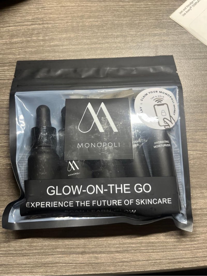 Condition photo showing New/Like New for monopoli glow on the go