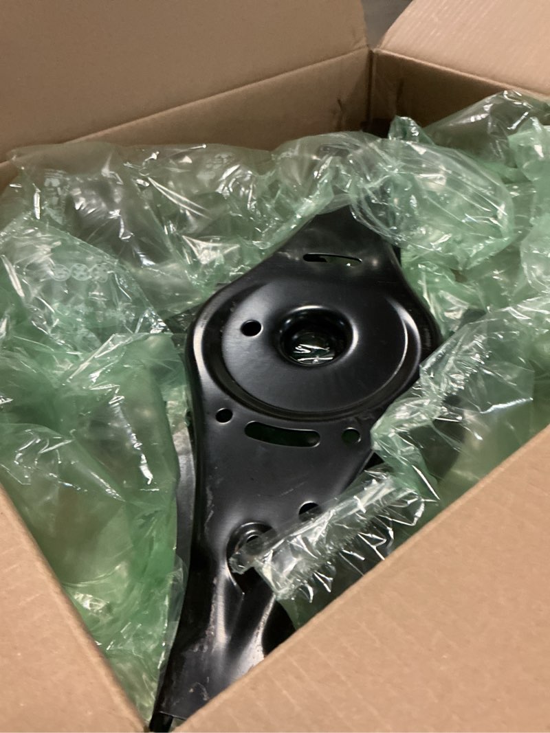 Condition photo showing Good Condition for NewYall Pack of 2 Rear Lower Rearward Left or Right Suspension Control Arm for Audi A3/A3 Quattro 06-13, Q3/Q3 Quattro15-18, TT 08-09, TT Quattro 08-15, for Tiguan/CC 09-17, Beetle 12-19, Eos 07-16