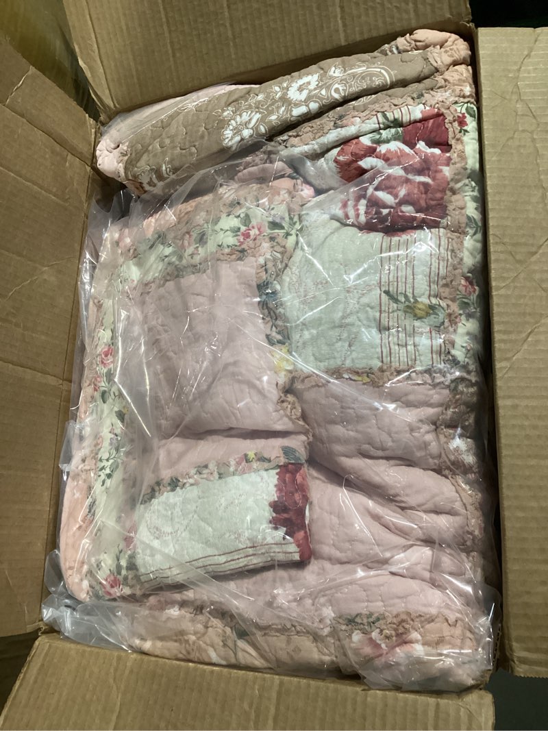 Condition photo showing Good Condition for yvooxny quilts queen size patchwork pink floral quilt set vintage shabby chic botanical floral quilted bedspread 3-piece quilt set with ruffle for all seasons, queen size, 98 * 90 inches s-blossom pink queen