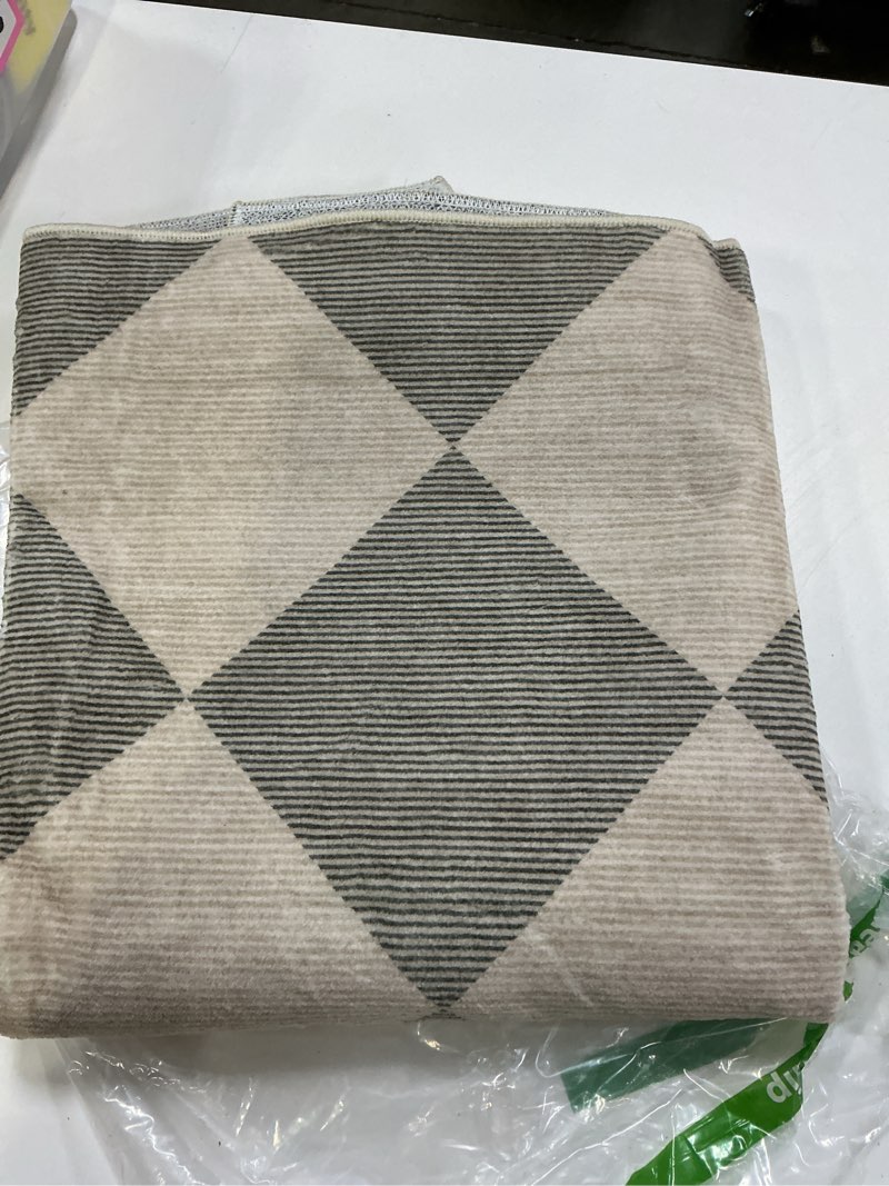 Condition photo showing As Is for beeiva checkered print bedroom area rug 3x5, non slip ultra thin washable entryway rug low pile soft bathroom rugs green, moroccan farmhouse trellis throw rugs for kitchen office kids room 3' x 5' (rectangular) green/grey