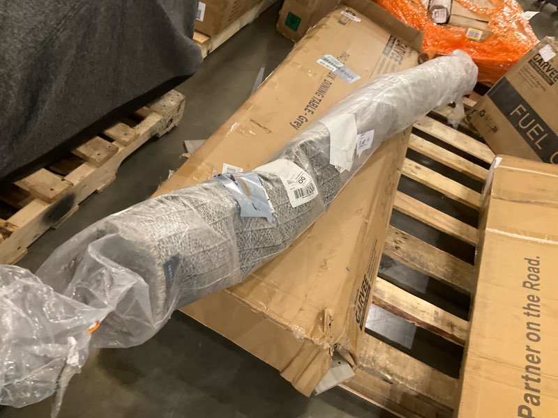 Condition photo showing Good Condition for Large area rug