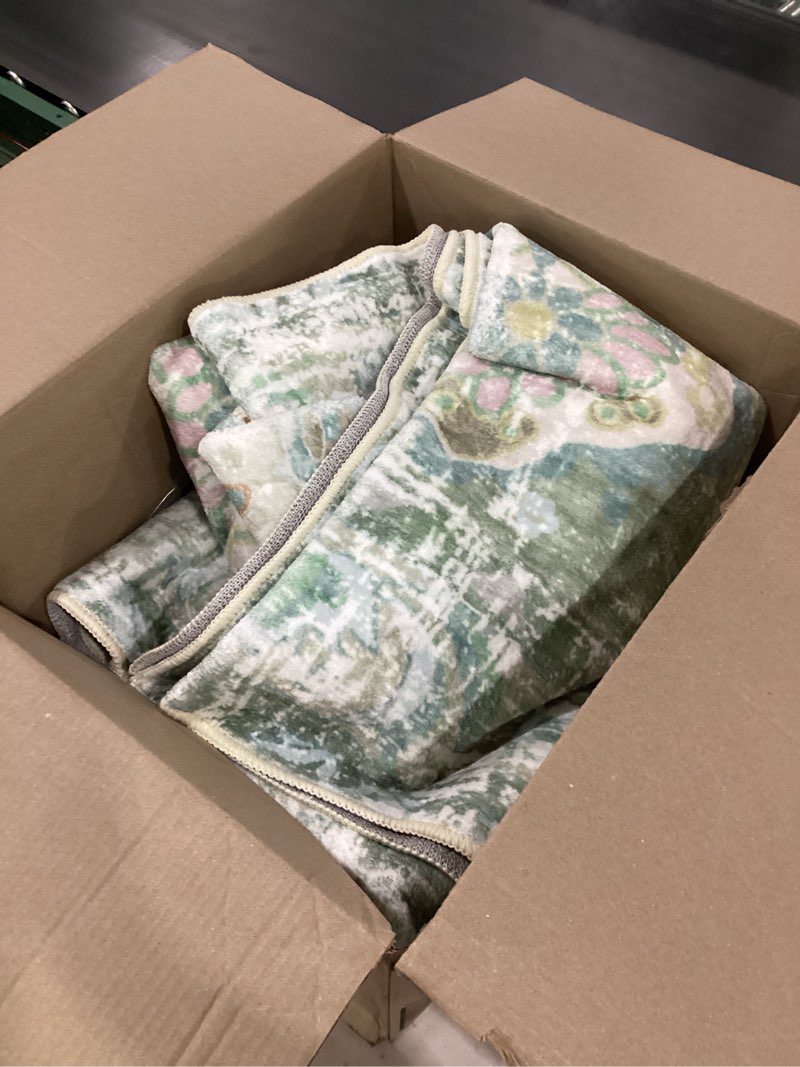 Condition photo showing New/Like New for Vhong Washable Area Rugs Boho Vintage Neutral Modern Pale Green 6x9 Non Slip Small Carpet for Living Room Dining Room Bedroom Farmhouse