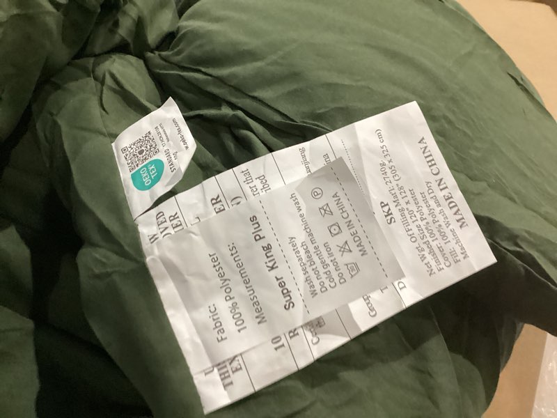 Condition photo showing Good Condition for bedsure duvet cover oversized king size - soft double brushed bedding set for kids & adults, zipper closure, 3 pieces, includes 1 duvet cover (120"x98") & 2 pillow shams, no comforter, olive green oversized king (120" x 98") 04 - olive green