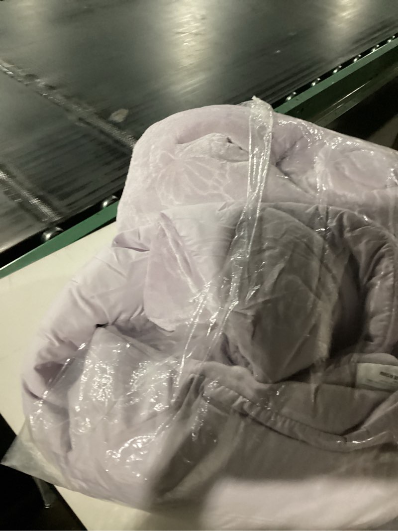 Condition photo showing As Is for AveLom Lavender Purple Seersucker Full Comforter Set(80x90 inches), 3 Pieces-100% Soft Washed Microfiber Lightweight Comforter with 2 Pillowcases, All Season Down Alternative Comforter Set for Bedding Lavender Purple Full (80''x90'')