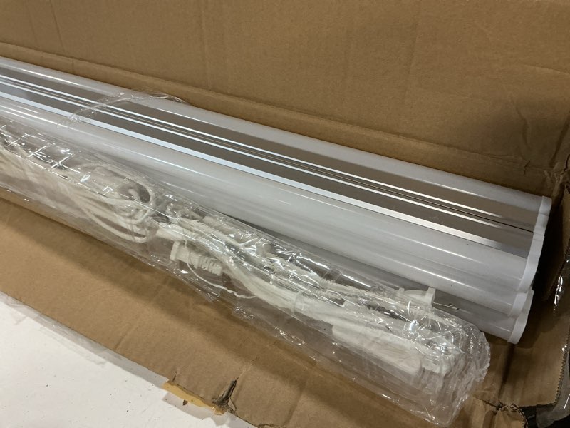 Condition photo showing Good Condition for Barrina (6 Pack LED T5 Integrated Single Fixture, 4FT, 2200lm, 6500K Super Bright White, 20W Utility LED Shop Light, Ceiling and Under Cabinet Light, Corded Electric with ON/Off Switch, ETL Listed 6500k Super Birght Light 4 Feet